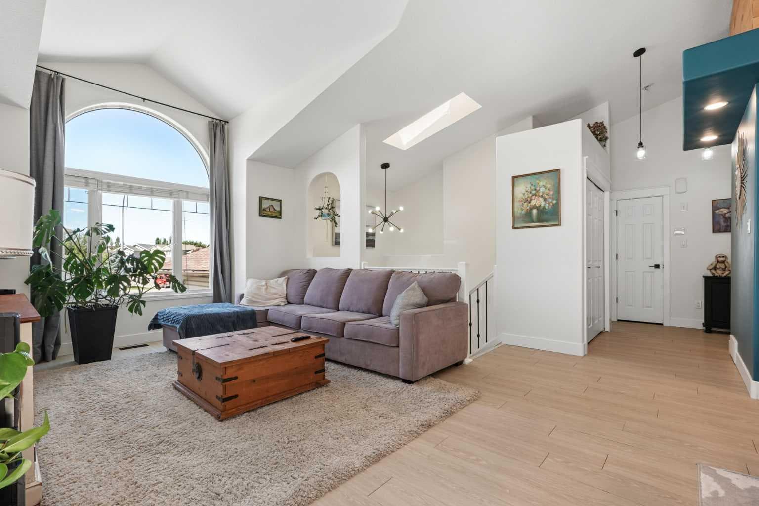27 Firelight Way W — photo 4