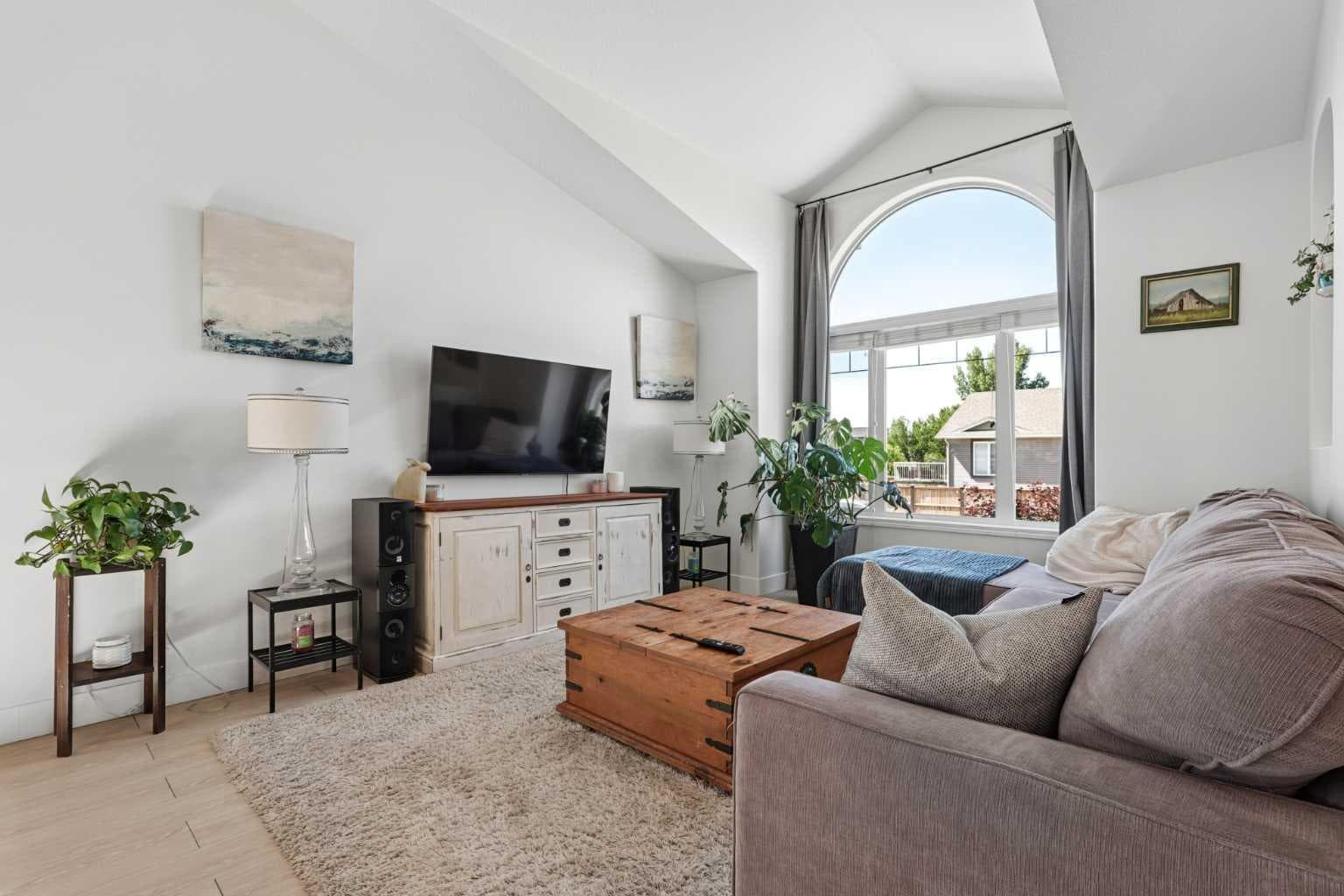 27 Firelight Way W — photo 5