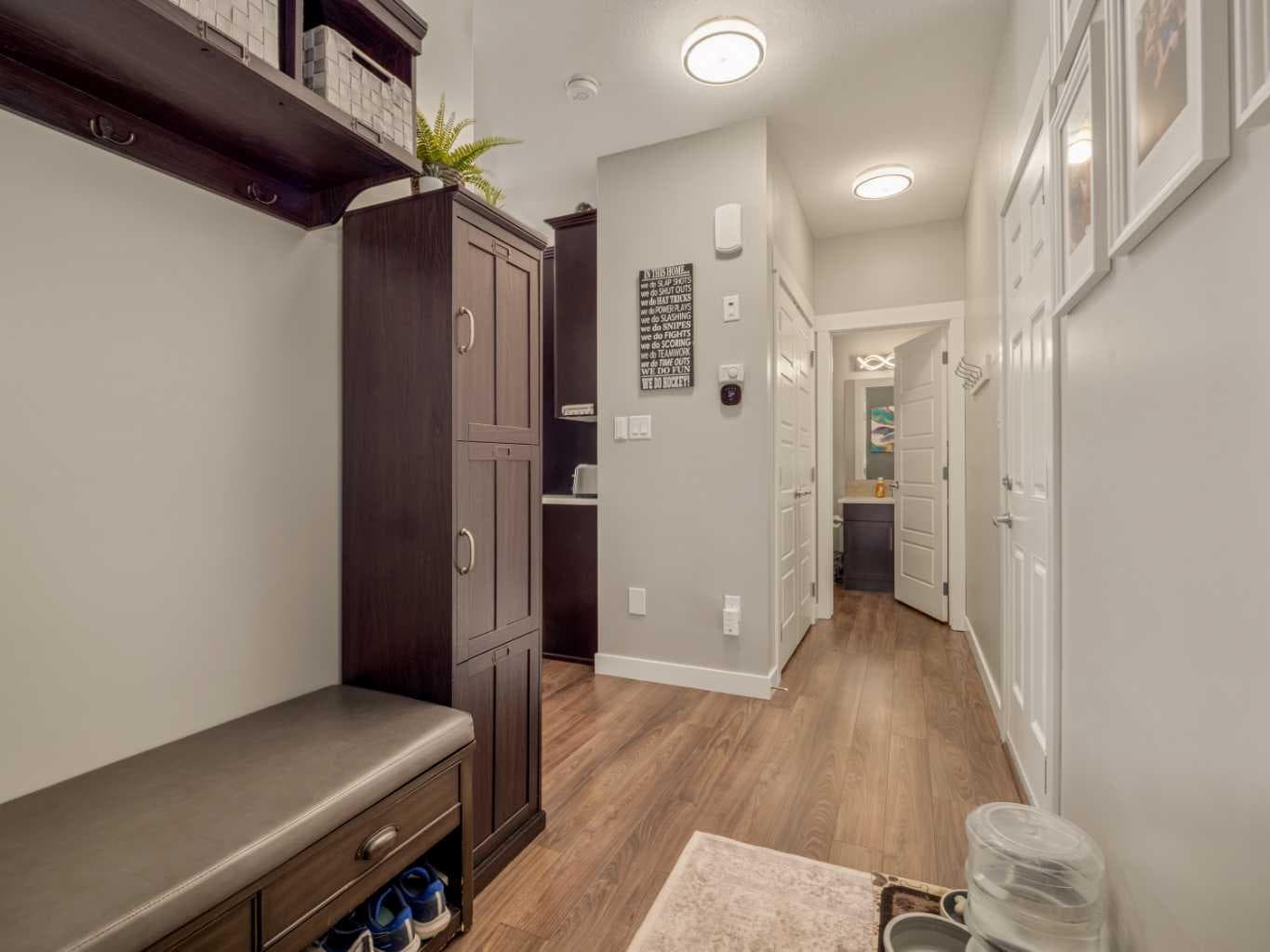386 Moonlight Way W — photo 4