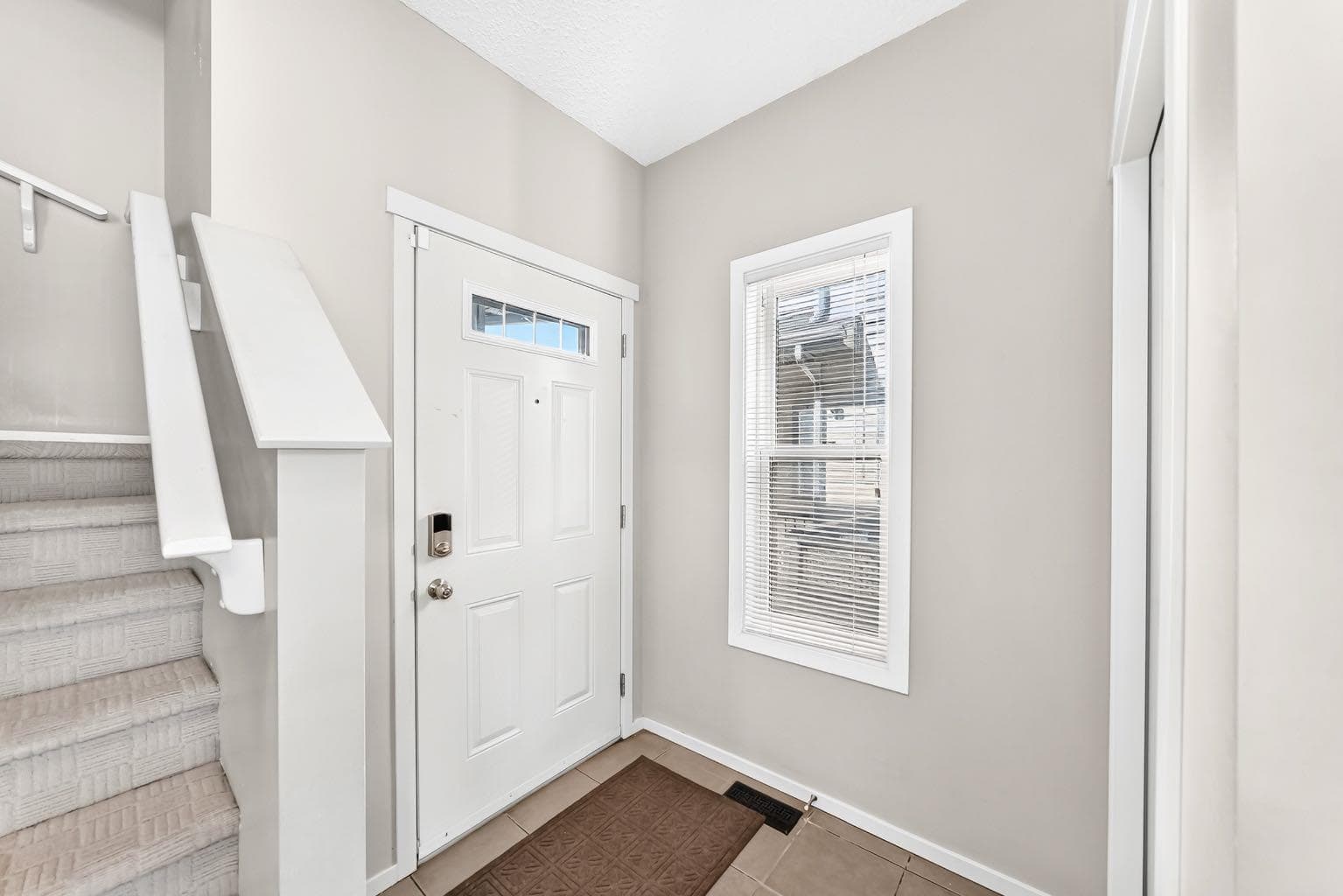 277 Saddlecrest Way NE — photo 3