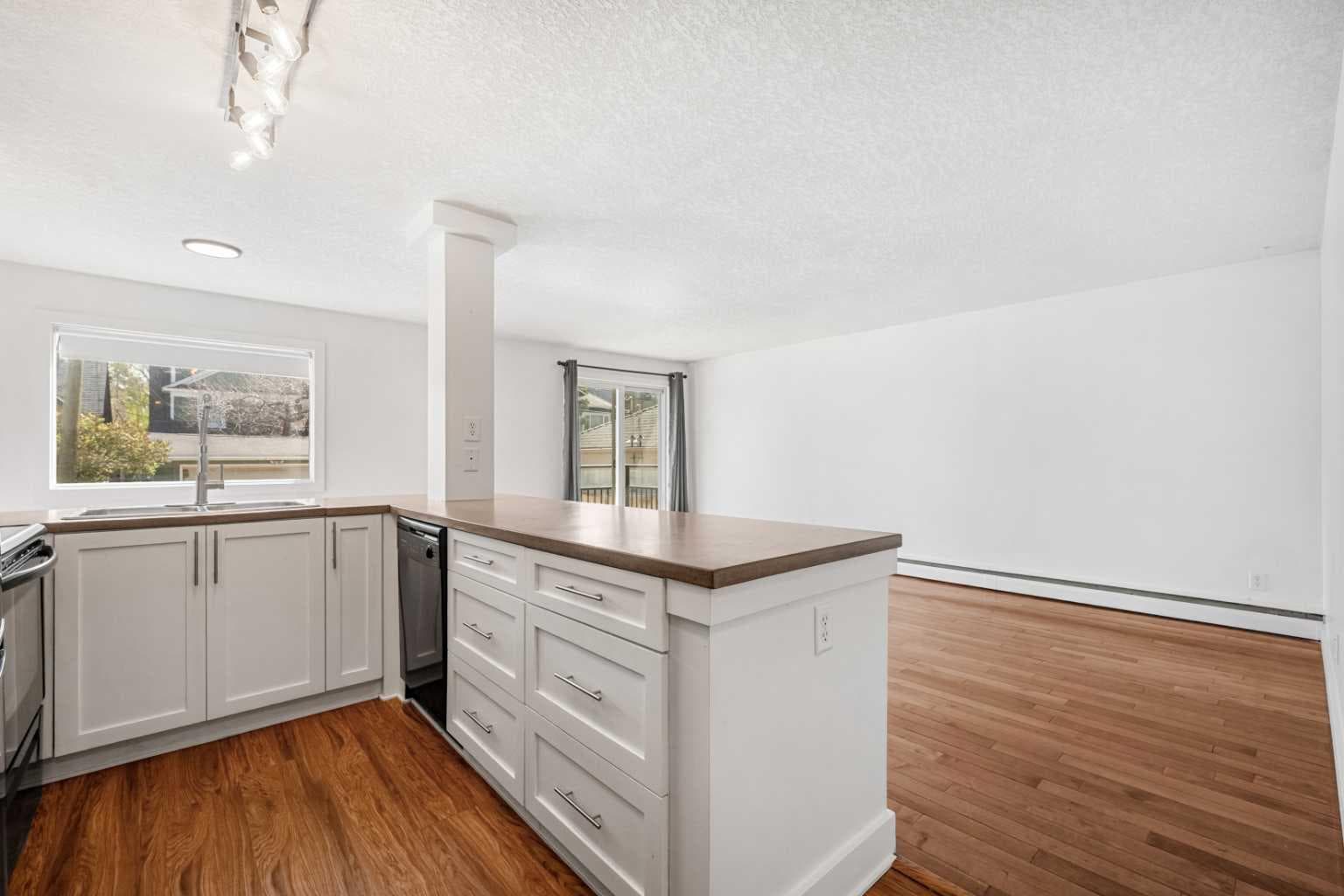 7, 2110 15 Street SW — photo 5