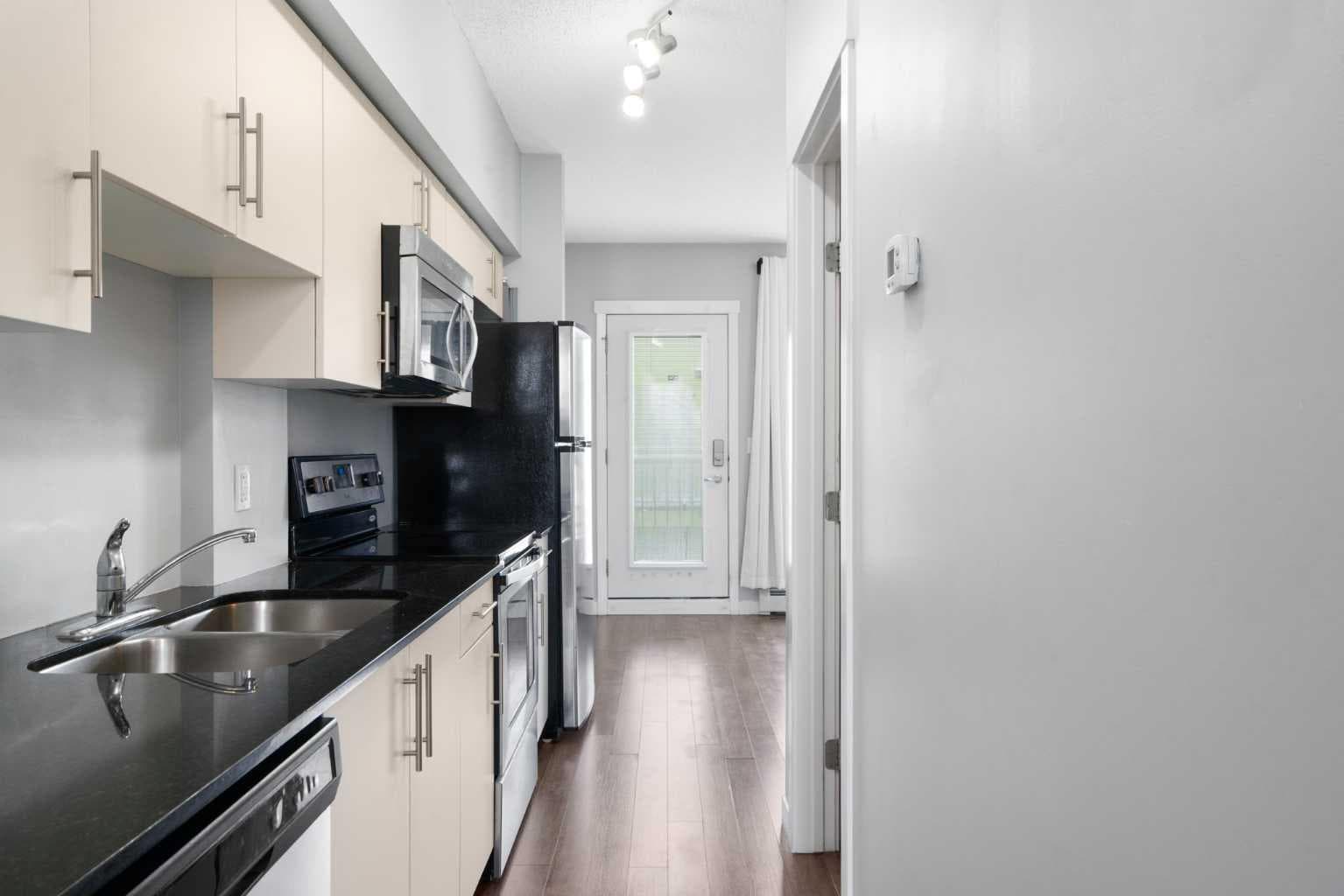 402, 1740 9 Street NW — photo 3