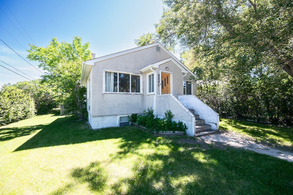 4241 41 Avenue — photo 1