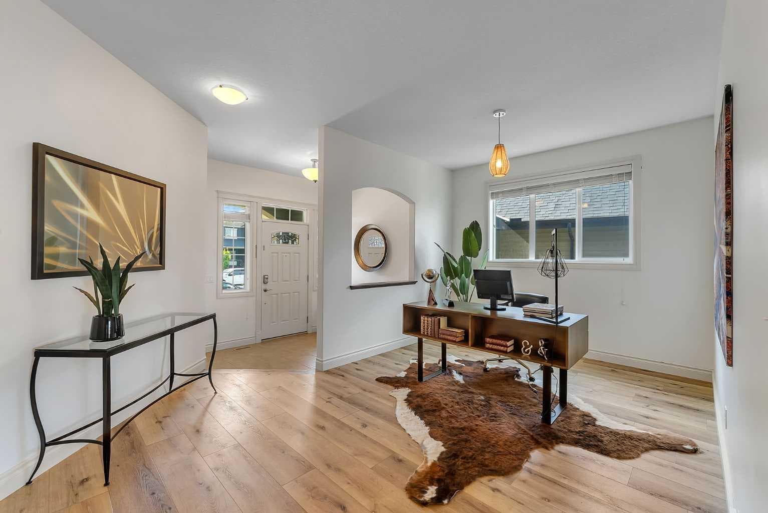 83 Ravenscroft Close SE — photo 5