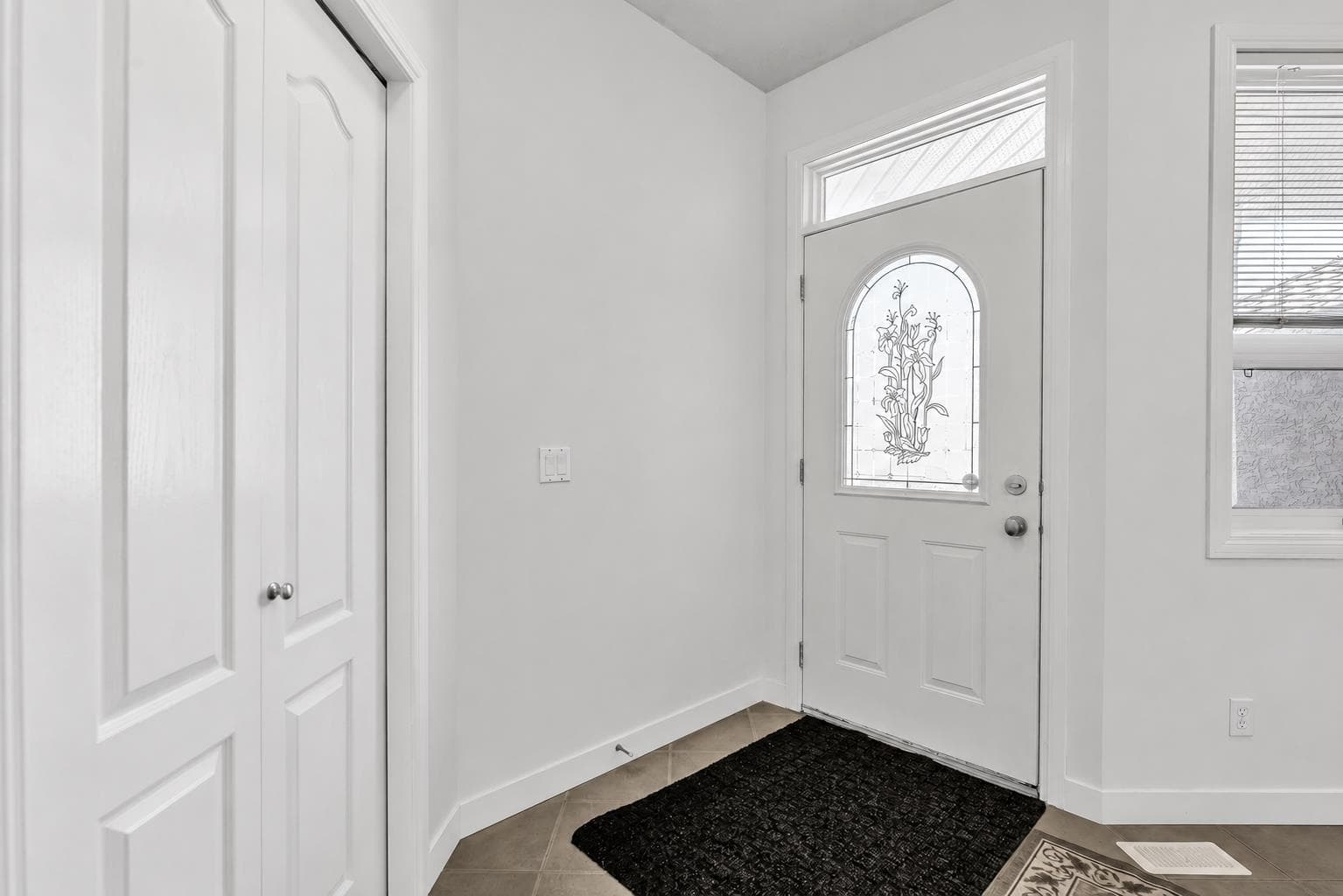 34 Royal Manor NW — photo 3