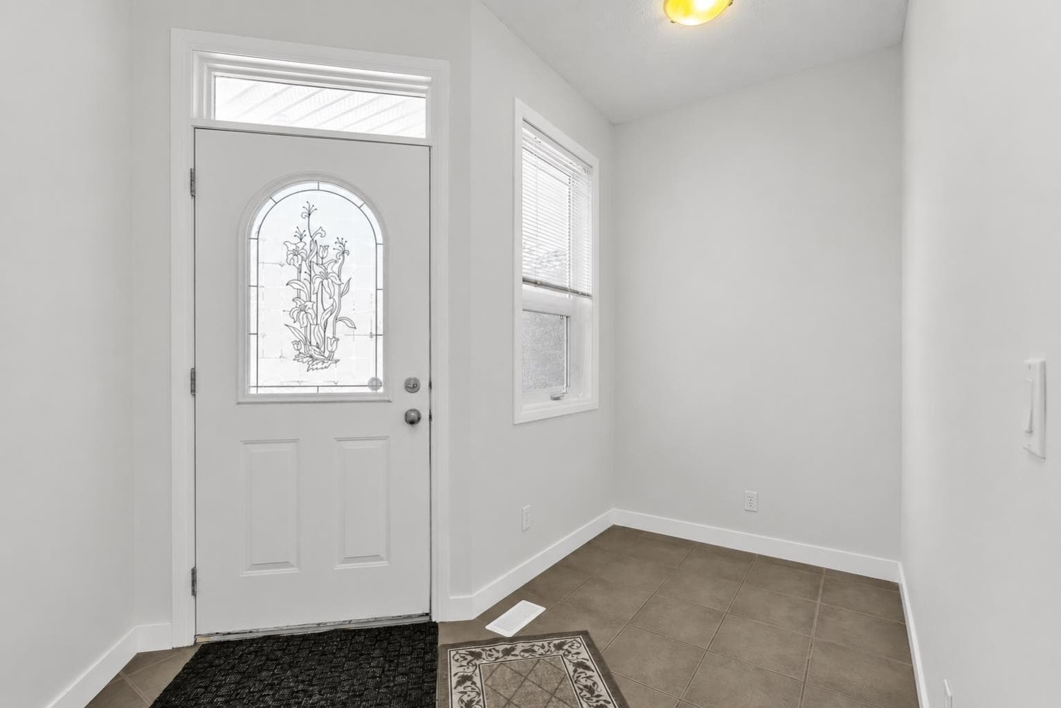 34 Royal Manor NW — photo 4