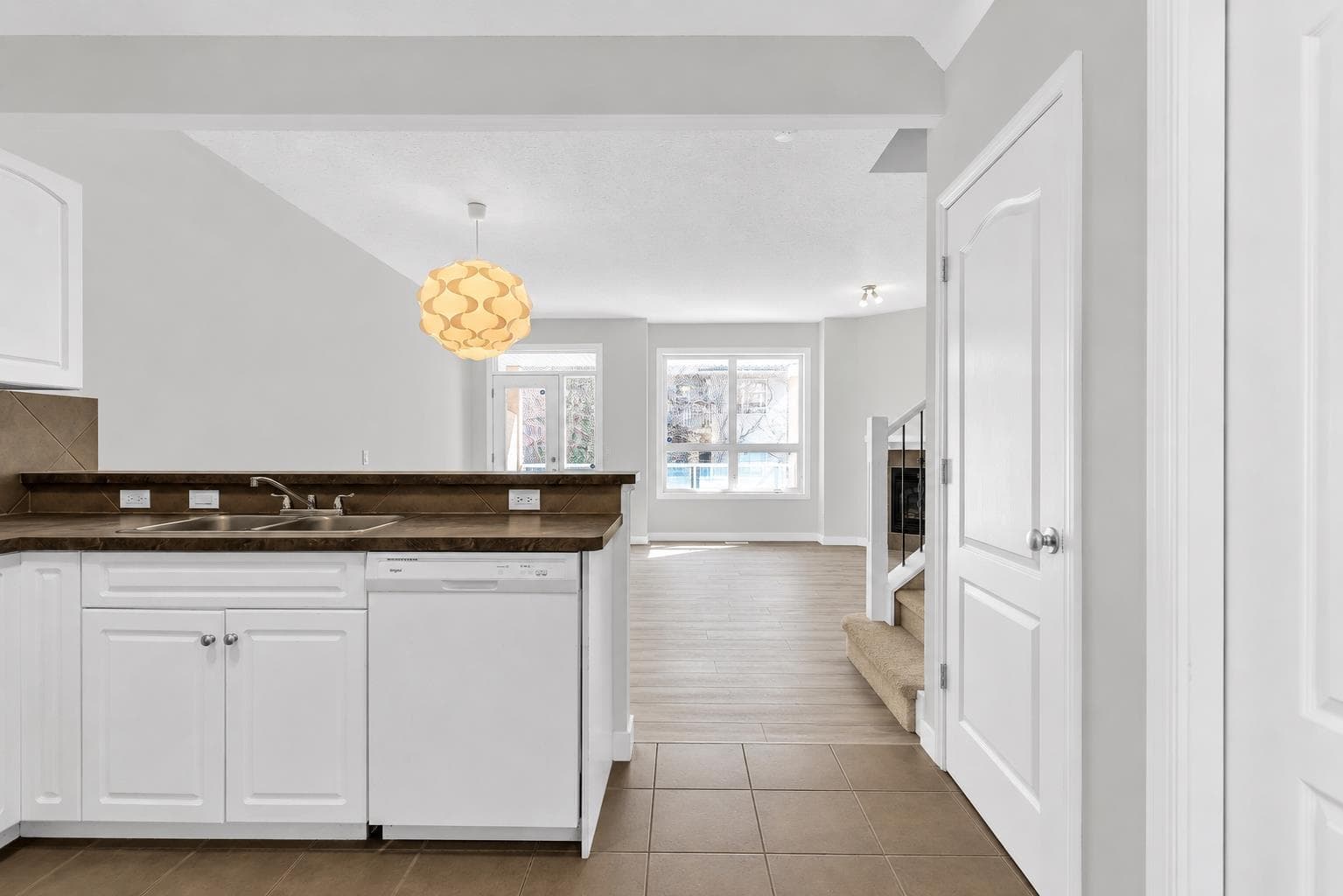 34 Royal Manor NW — photo 5