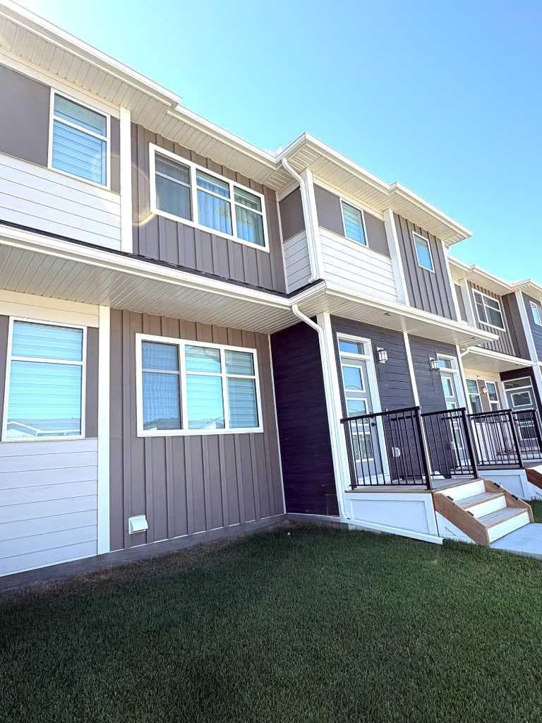 208 Wolf Hollow Park SE — photo 1