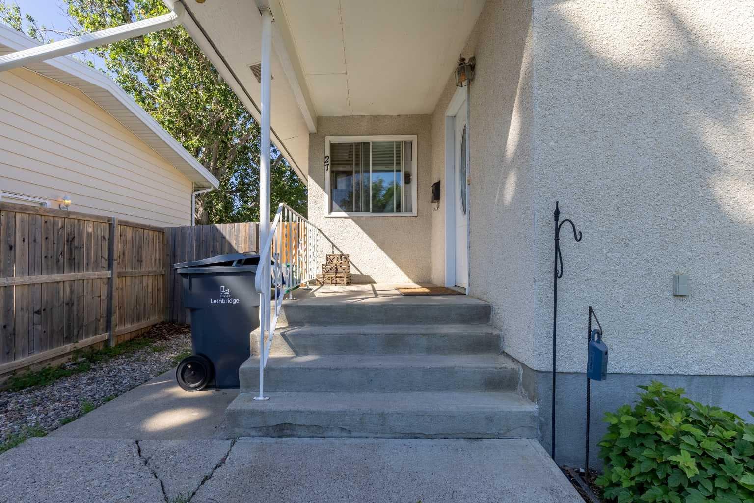 27 Laval Boulevard W — photo 4