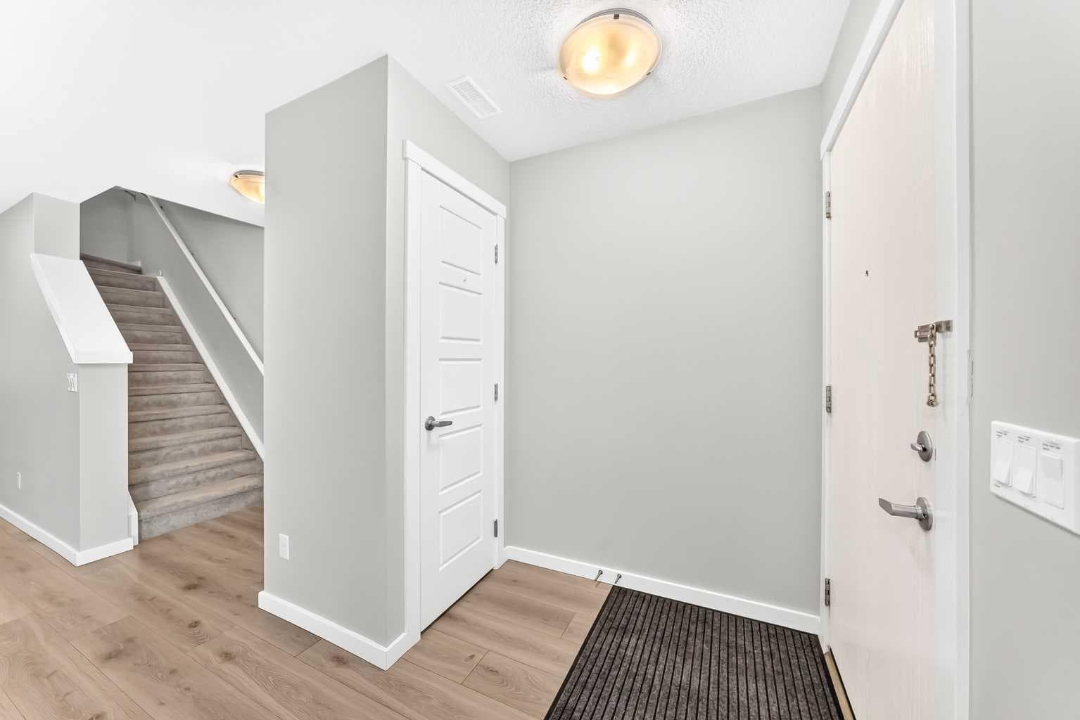 19458 37 Street SE — photo 3