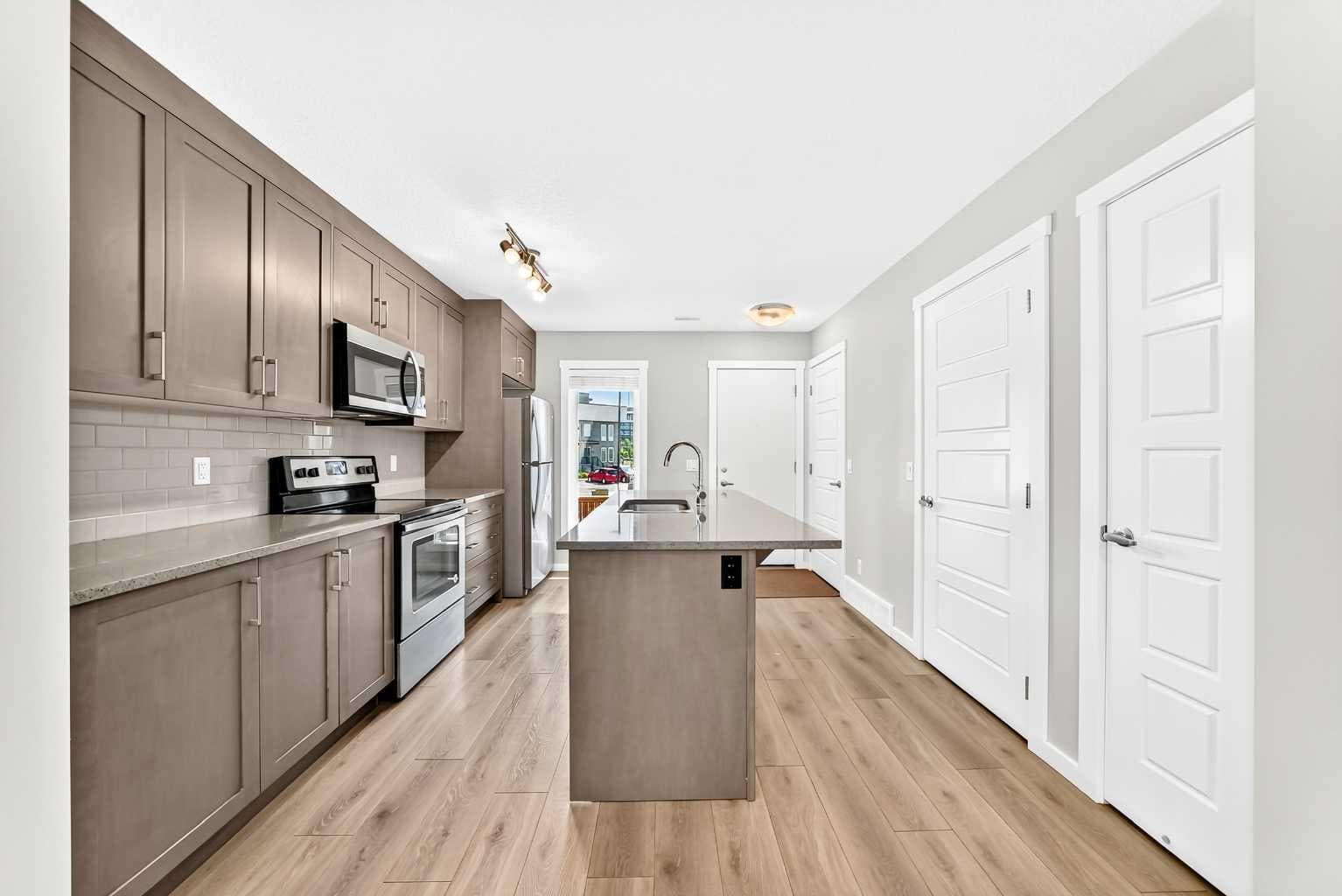 19458 37 Street SE — photo 5