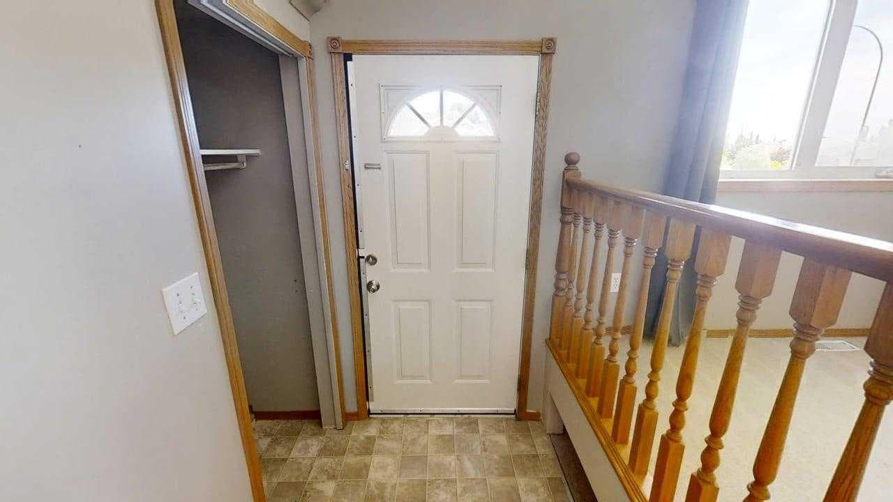 42 Mt Backus Crescent W — photo 2