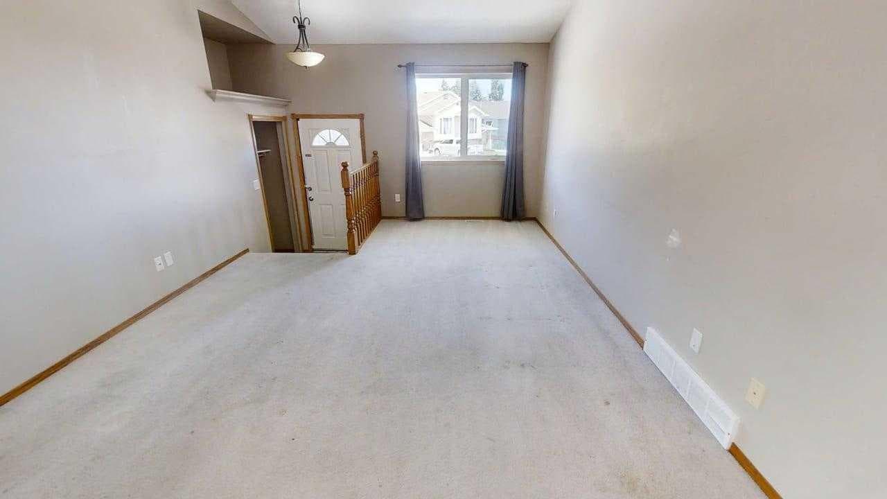 42 Mt Backus Crescent W — photo 5