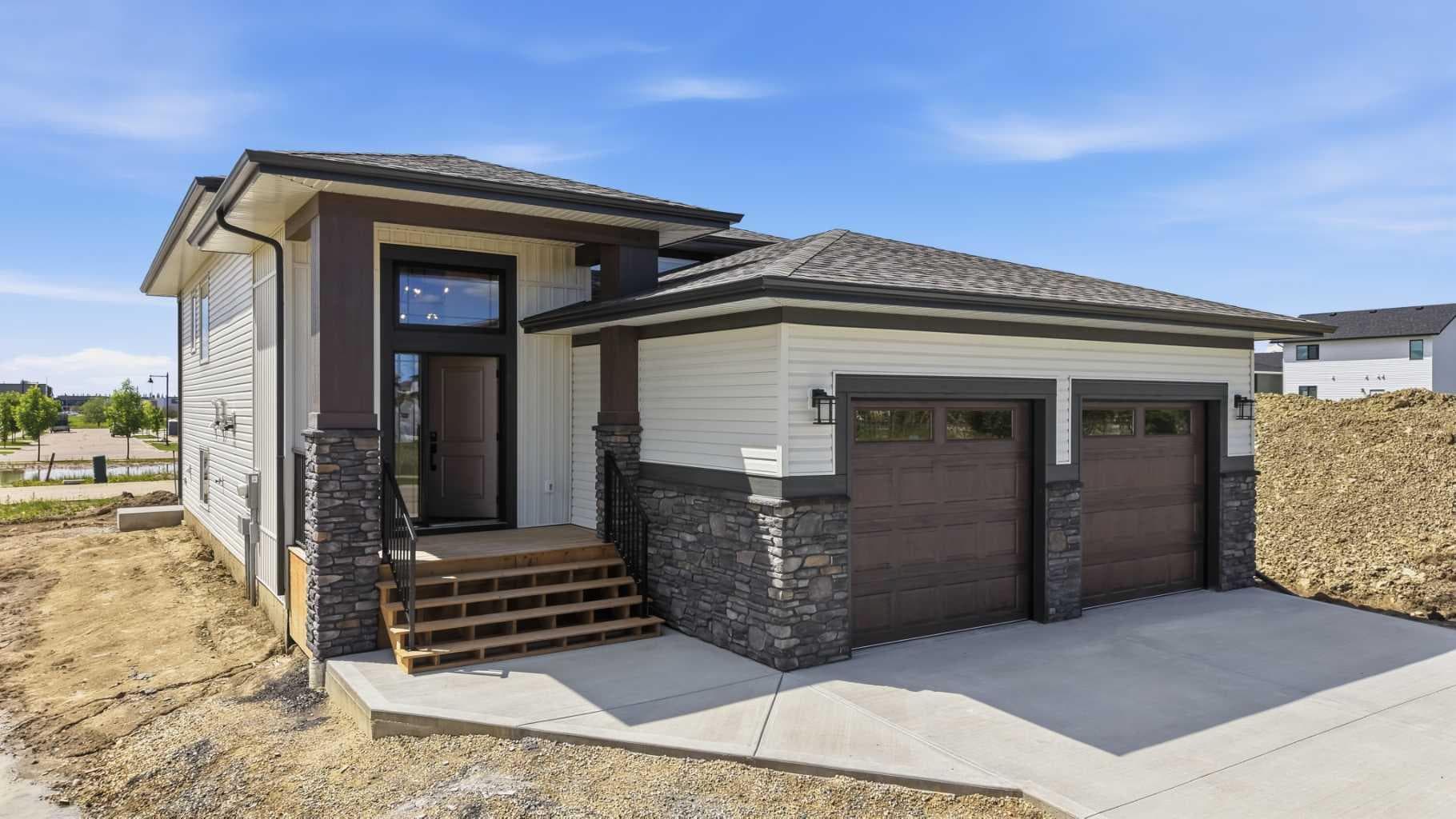 46 Tagish Avenue — photo 2