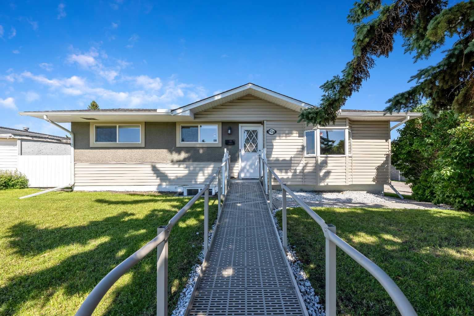 629 Agate Crescent SE — photo 1