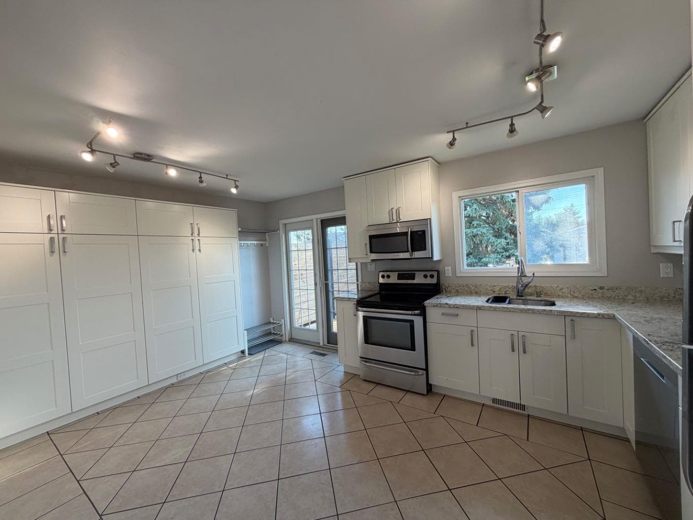 41 Mcdougall Crescent — photo 3