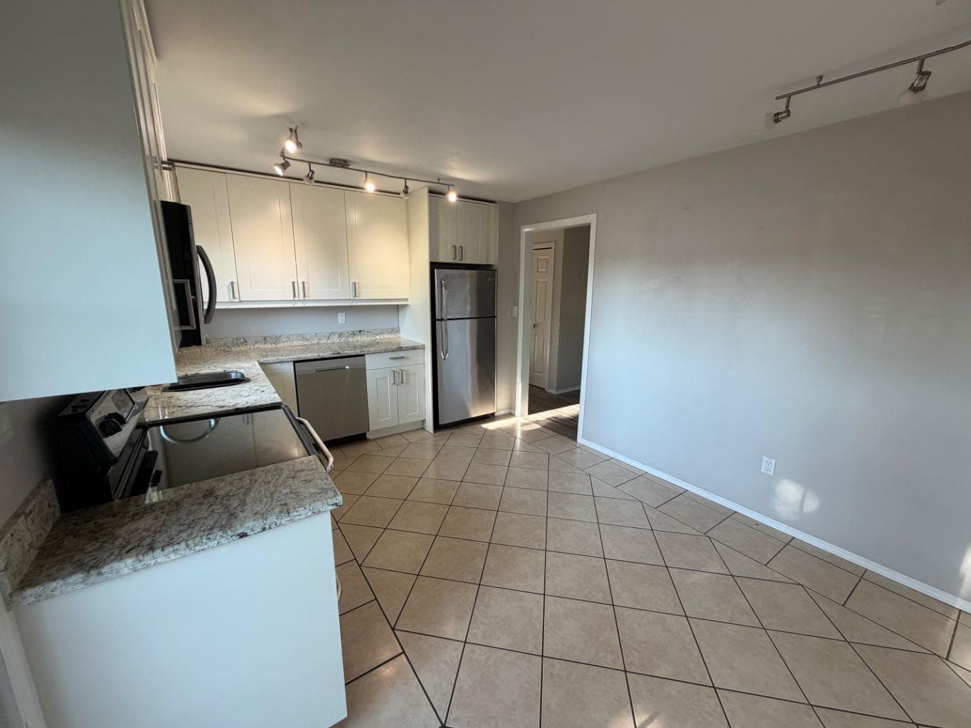41 Mcdougall Crescent — photo 4