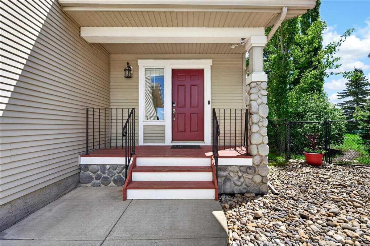 18 Cougarstone Bay SW — photo 4
