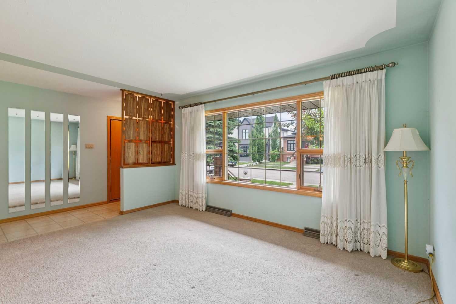 47 Montrose Crescent NE — photo 4