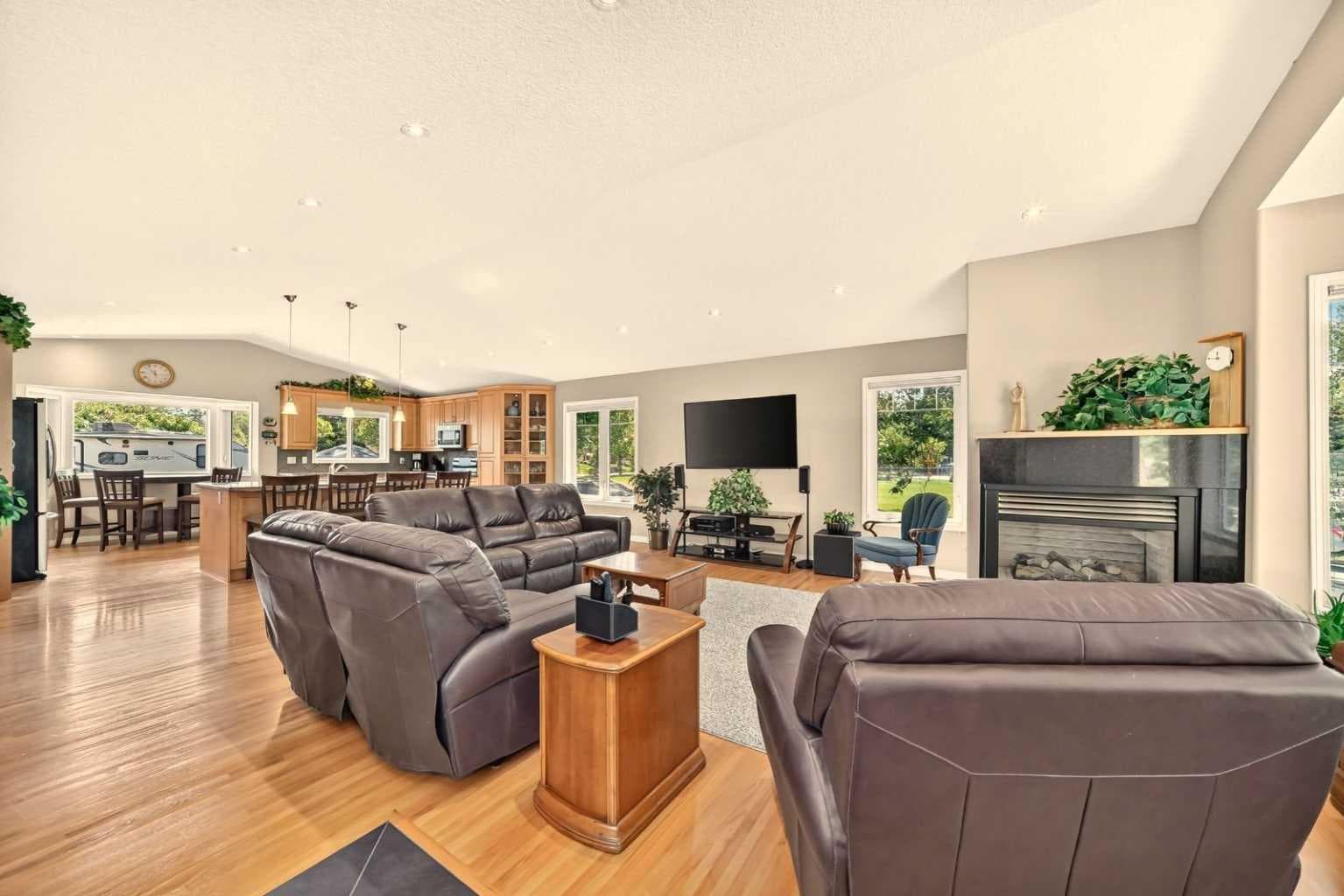 2024 Chicoutimi Drive NW — photo 5