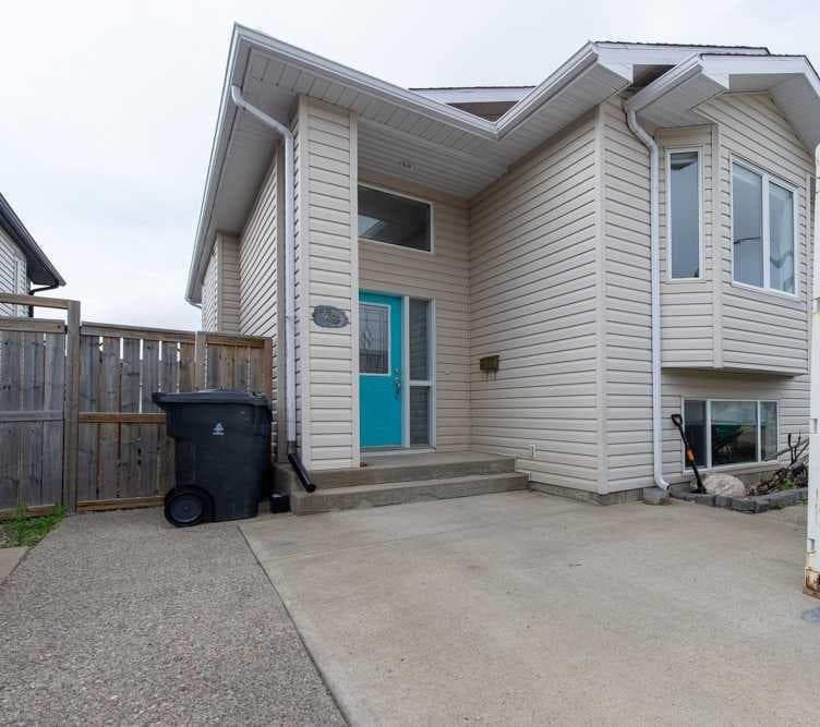 48 Blackfoot Court W — photo 2