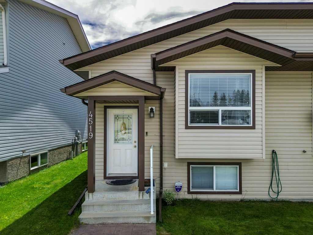 4519 45 Avenue Close Avenue Close — photo 2