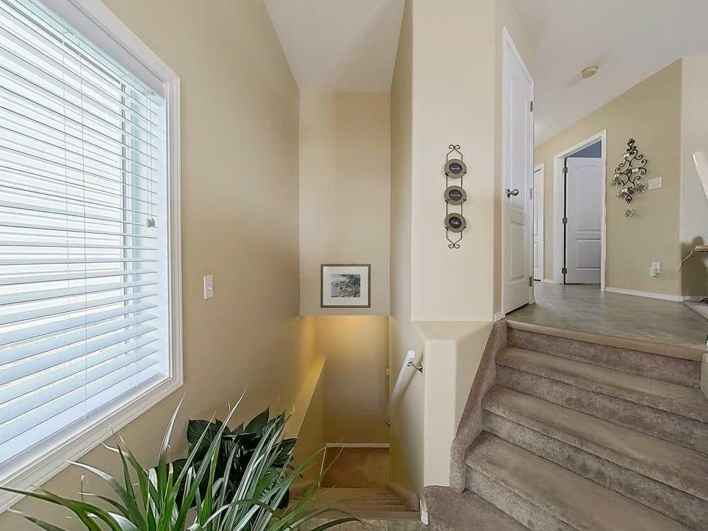 4519 45 Avenue Close Avenue Close — photo 5