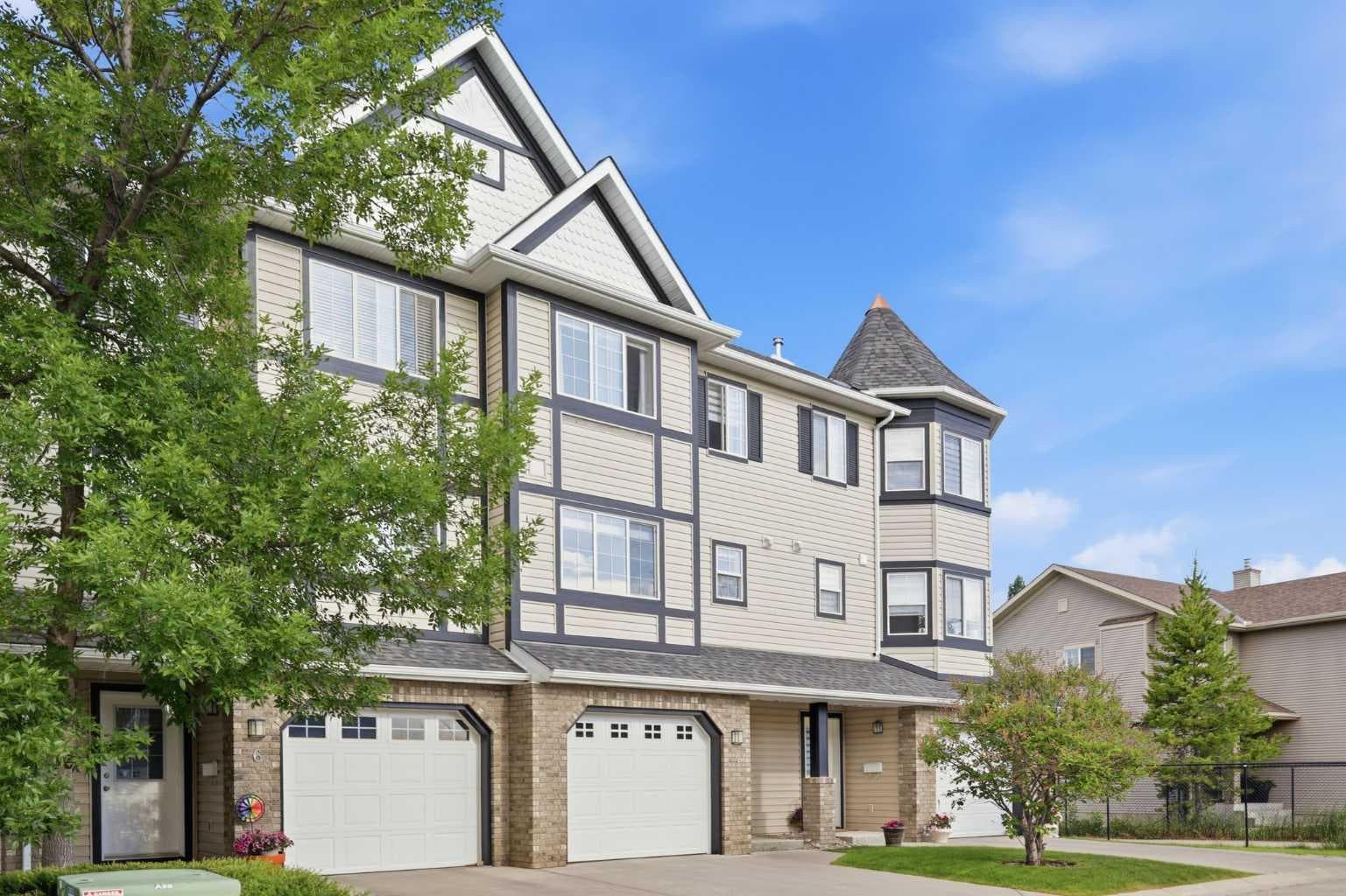4 Cougar Ridge Mews SW — photo 1