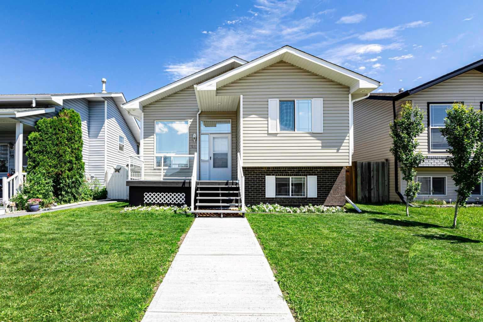 13 Duval Crescent — photo 1