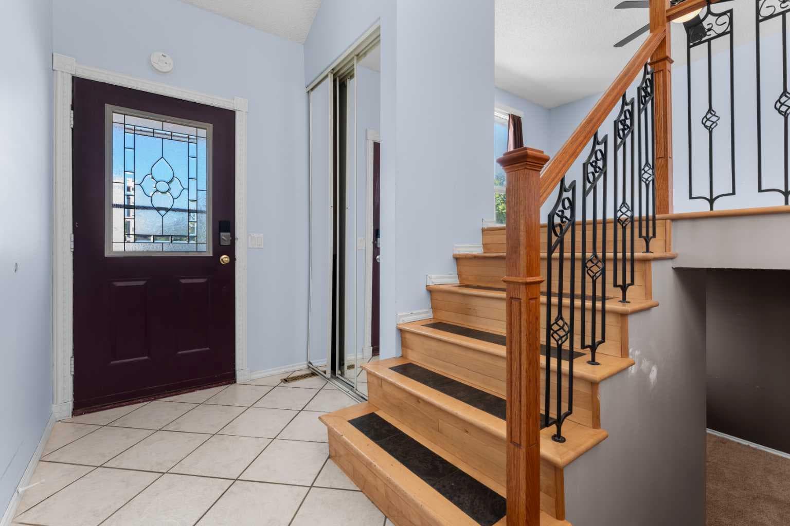 27 Elk Hill SE — photo 2