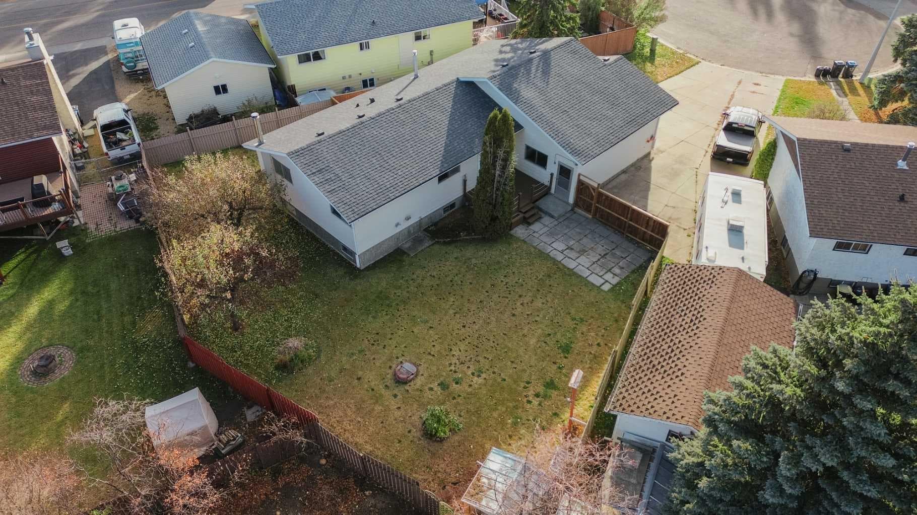 6 Woodland Close — photo 2
