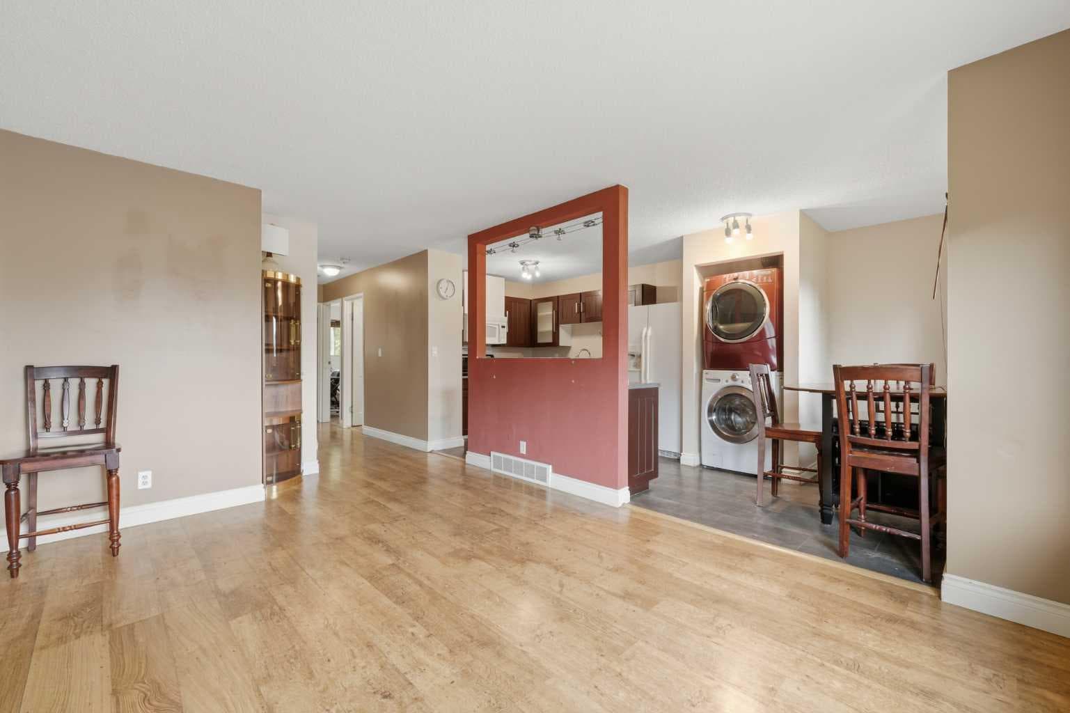 945 Marcombe Drive NE — photo 4