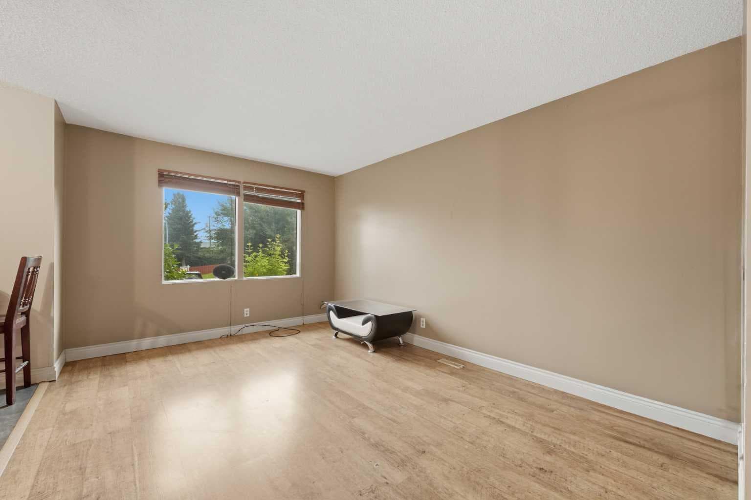 945 Marcombe Drive NE — photo 5