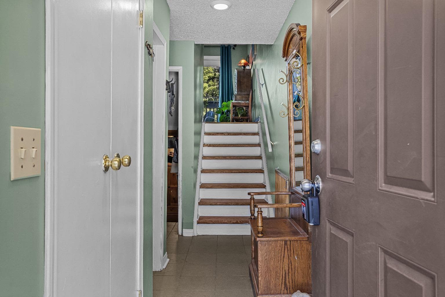 246 Kluane Drive — photo 2