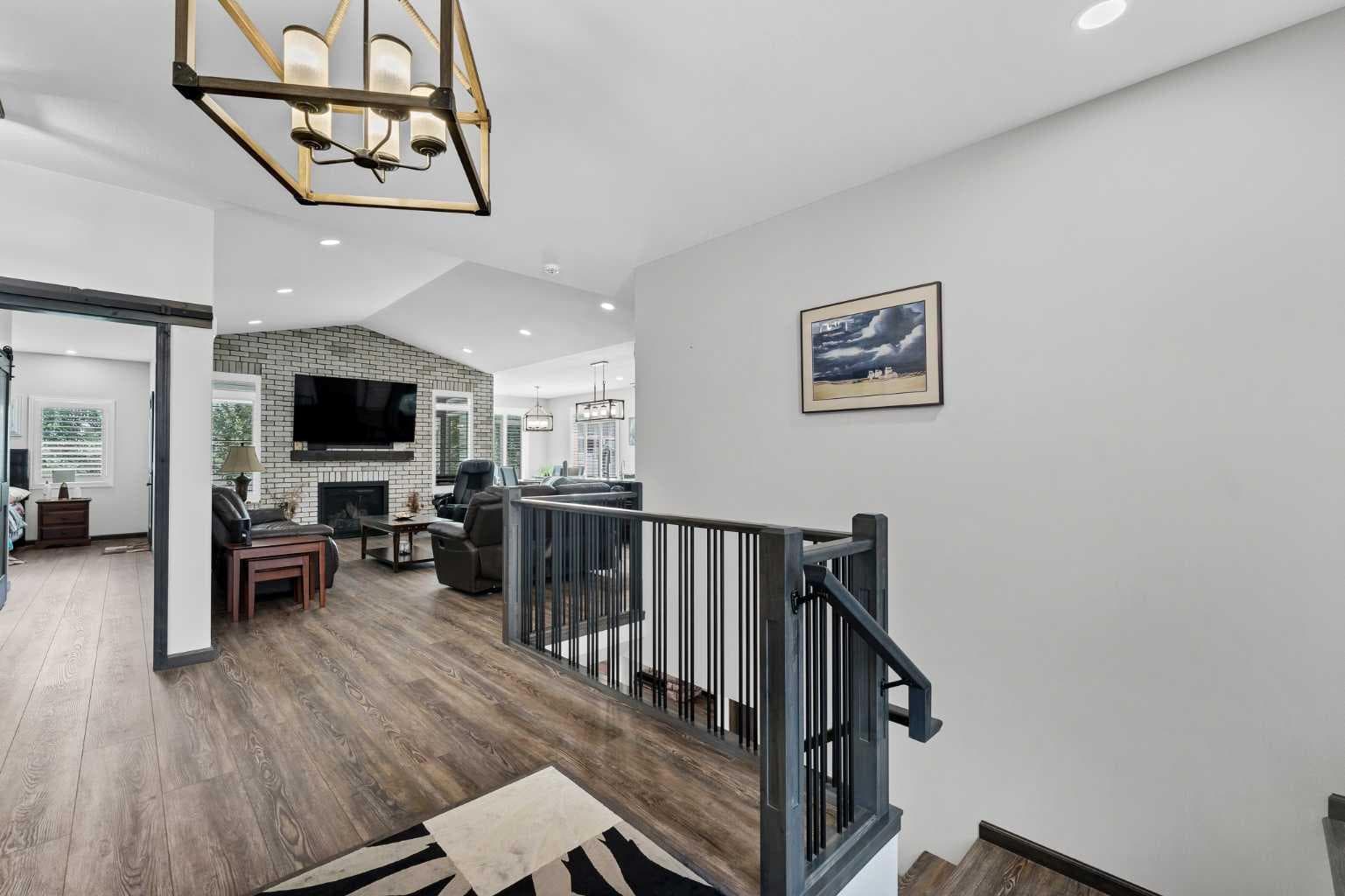 215 Hamptons Crescent SE — photo 3