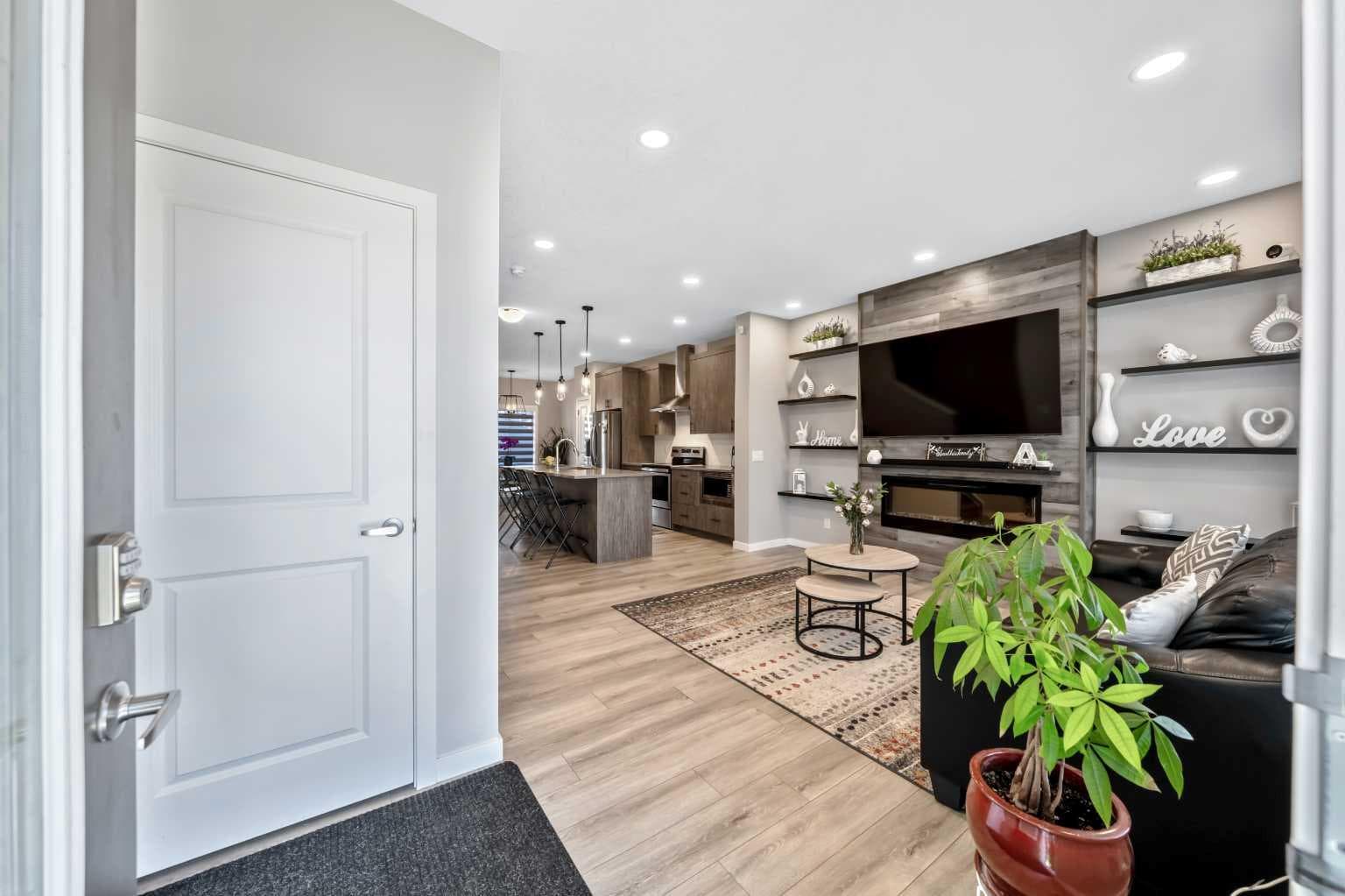 384 Chinook Gate Close SW — photo 2