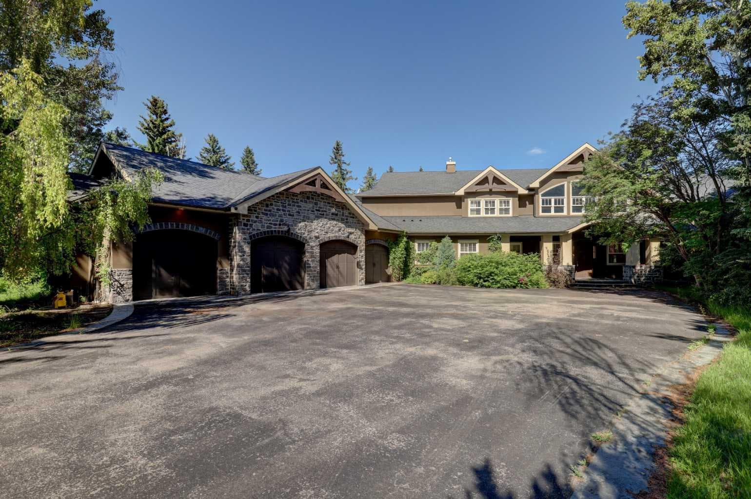 16 Pinehurst Drive — photo 1