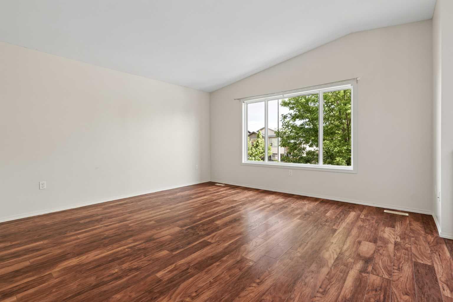 136 Mt Sundance Crescent W — photo 5