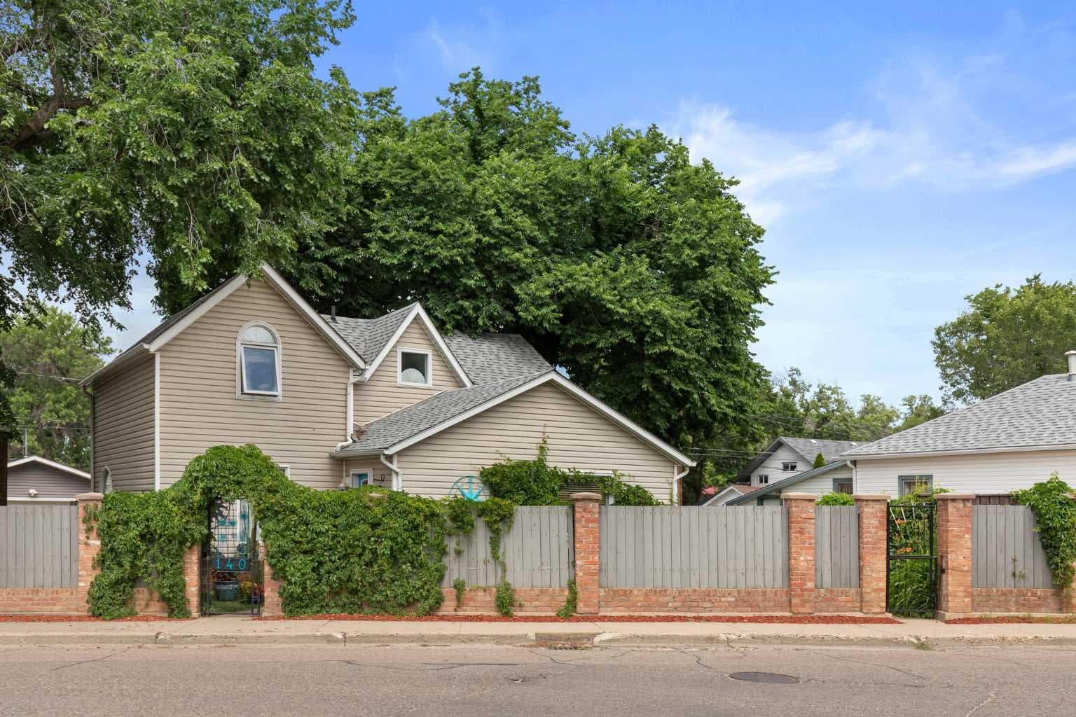 140 6 Street SE — photo 2