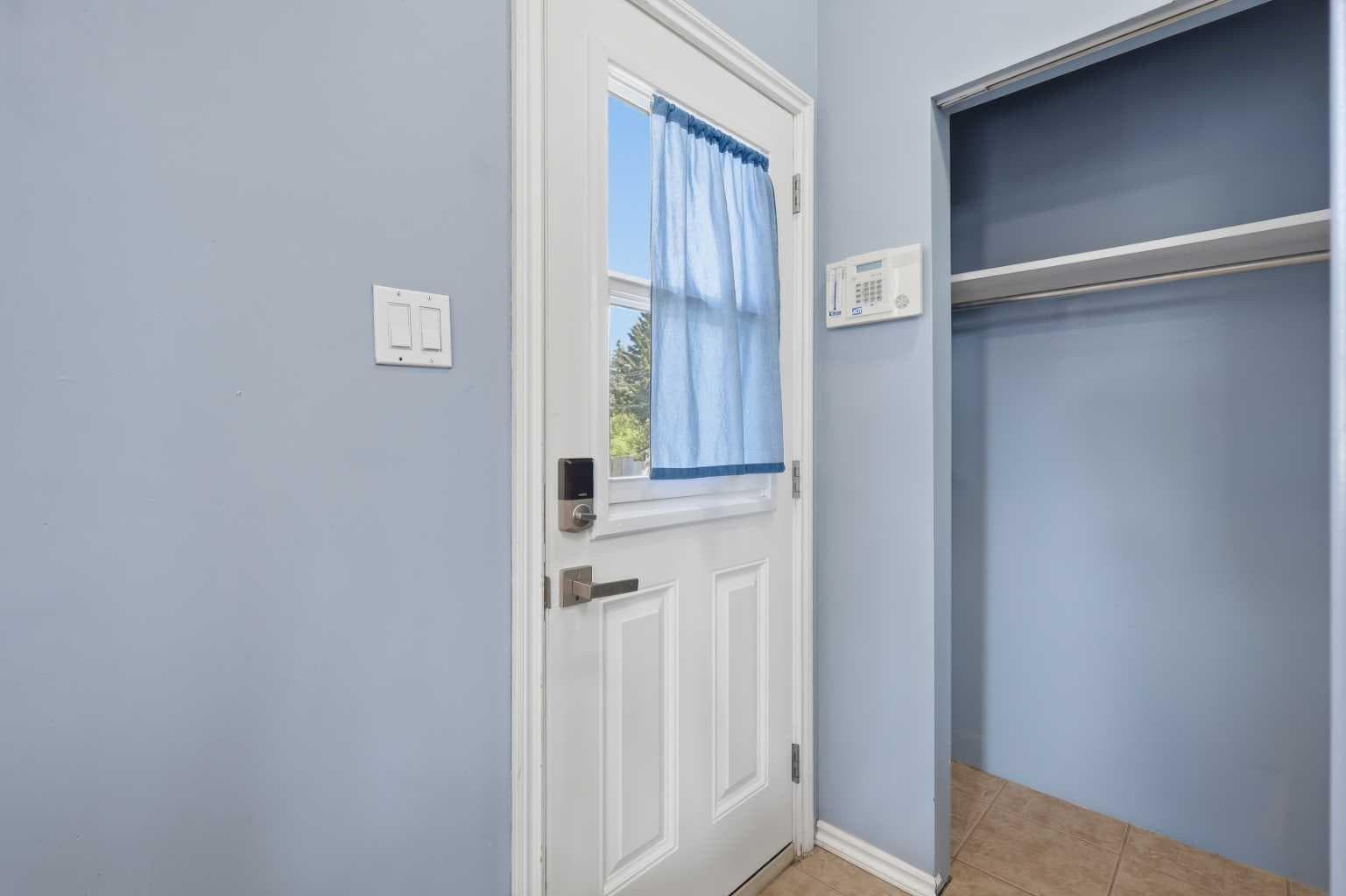 5017 61 Avenue Close — photo 5