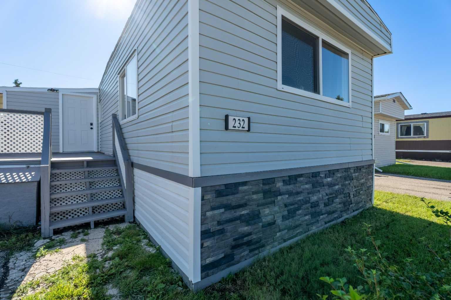232 Polar Avenue NE — photo 2