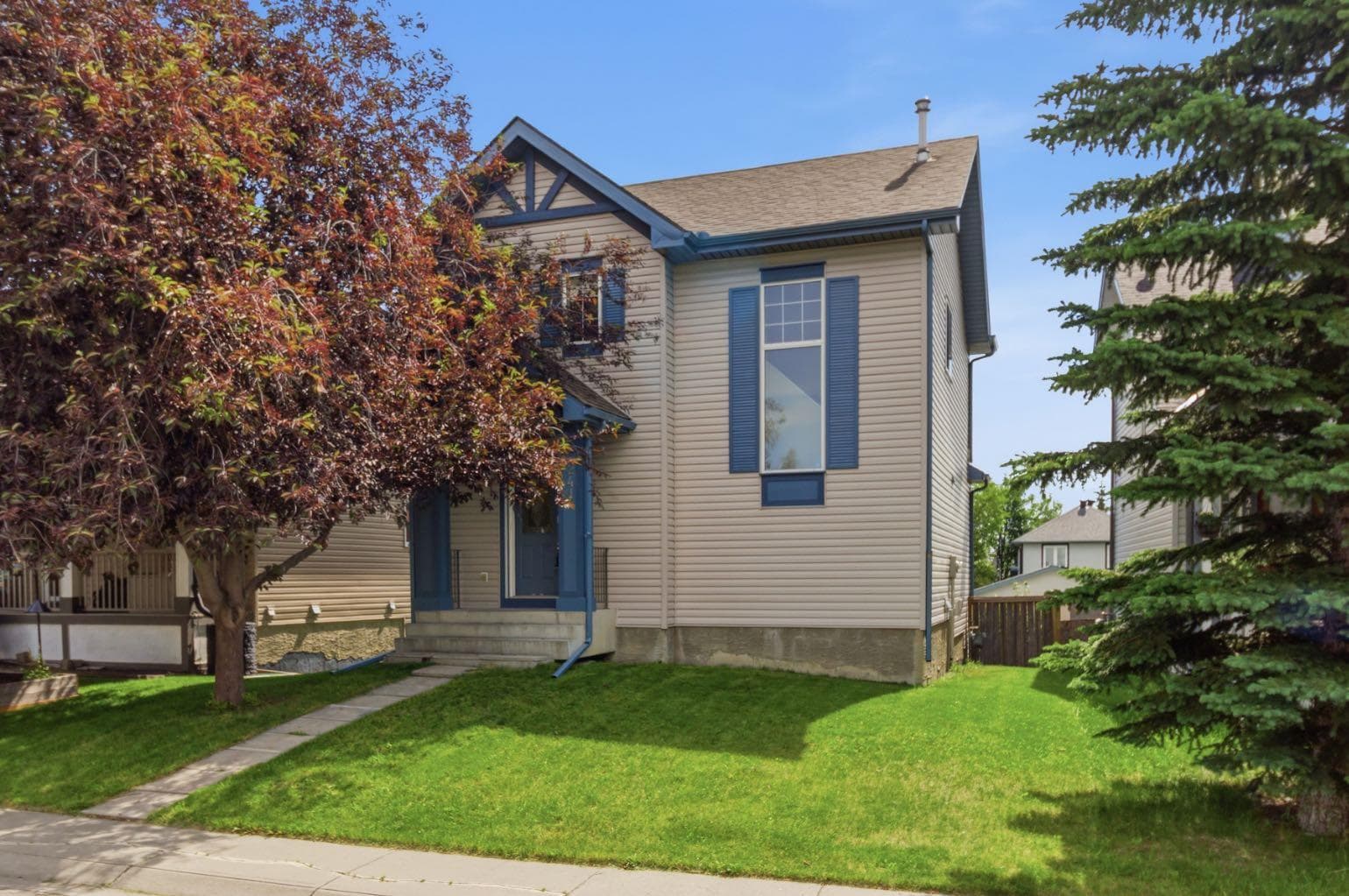 241 Somerside Close SW — photo 1