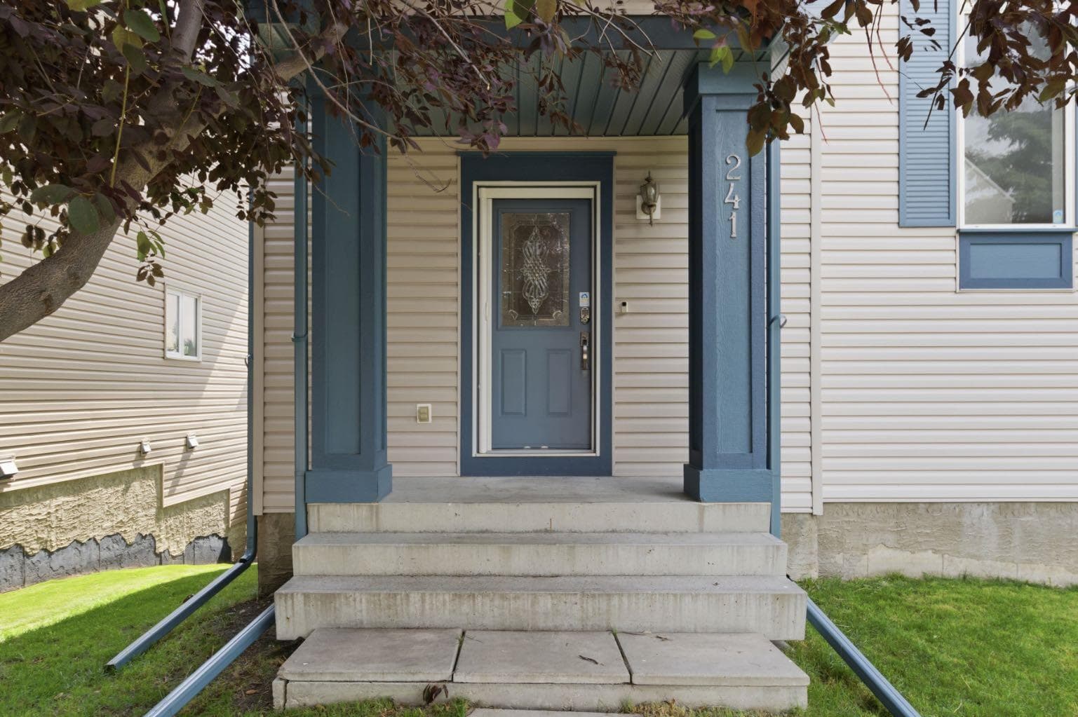 241 Somerside Close SW — photo 5