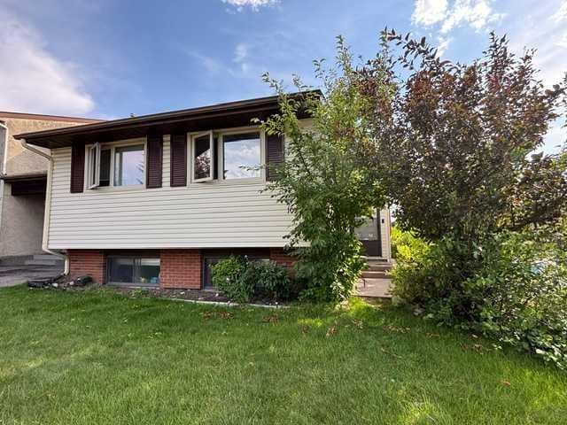 107 Silvergrove Road NW — photo 1