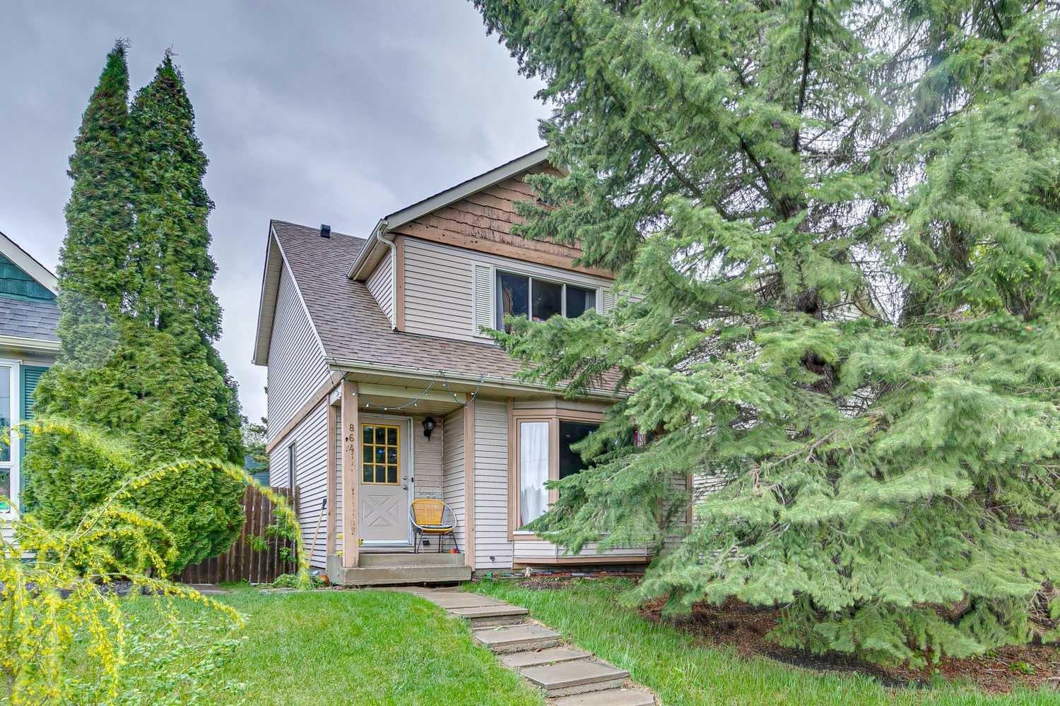 864 Queensland Drive SE — photo 1