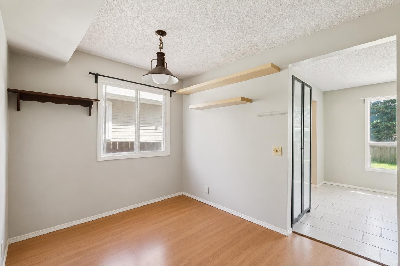 864 Queensland Drive SE — photo 3