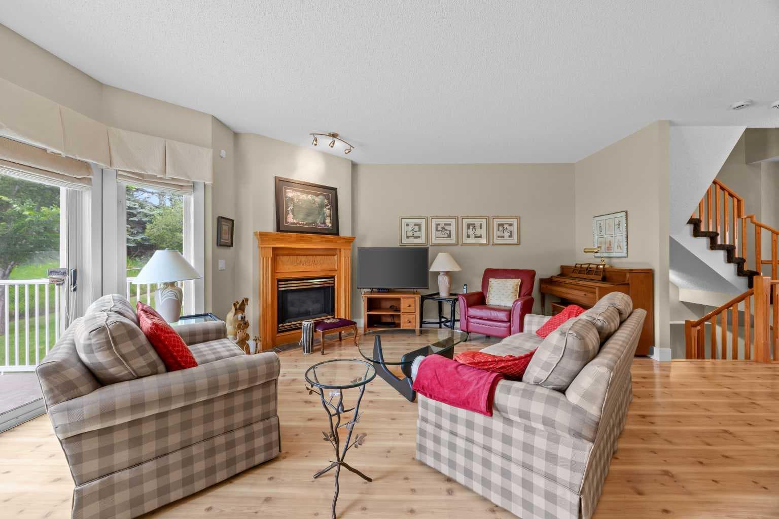 87 Hamptons Link NW — photo 3