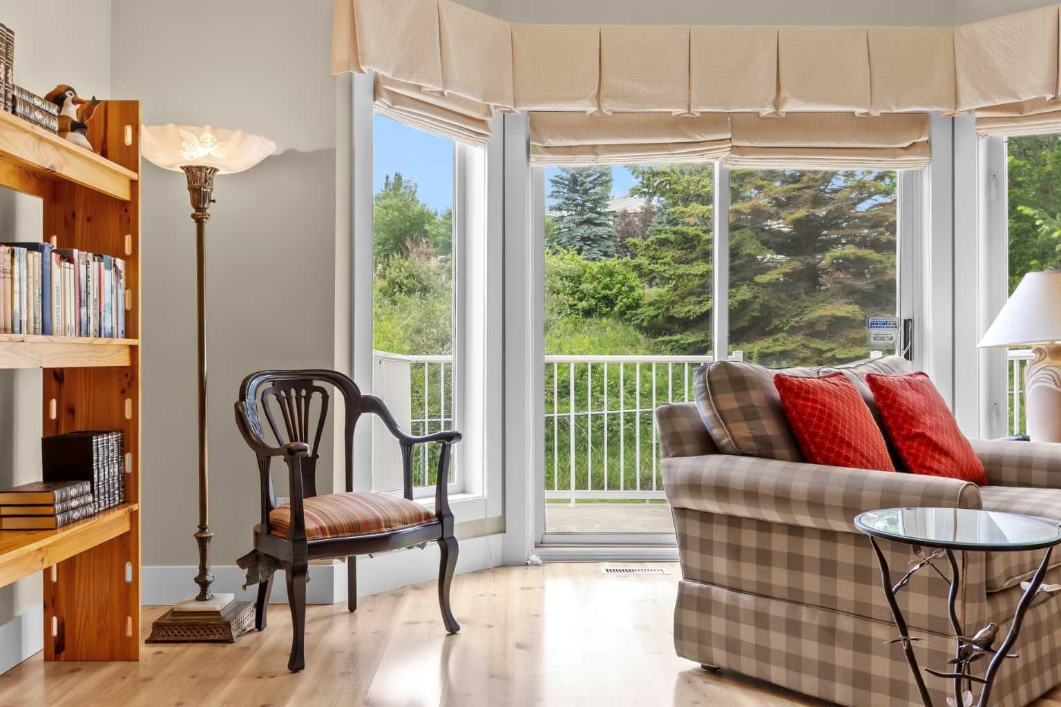 87 Hamptons Link NW — photo 4