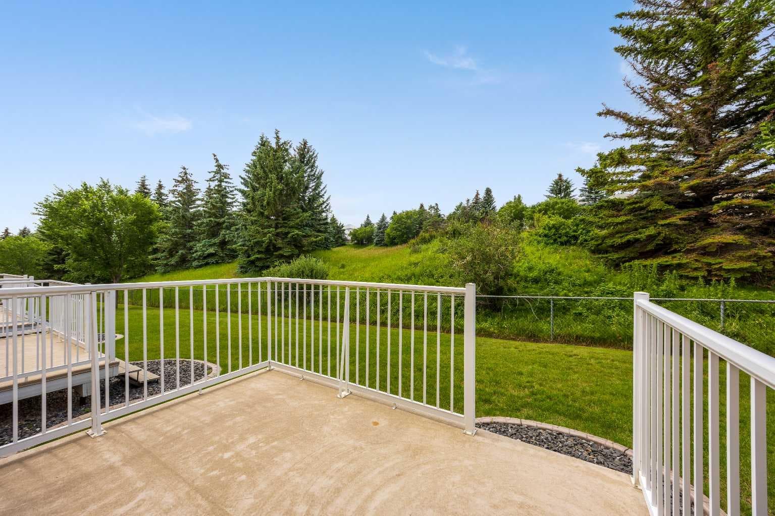 87 Hamptons Link NW — photo 5