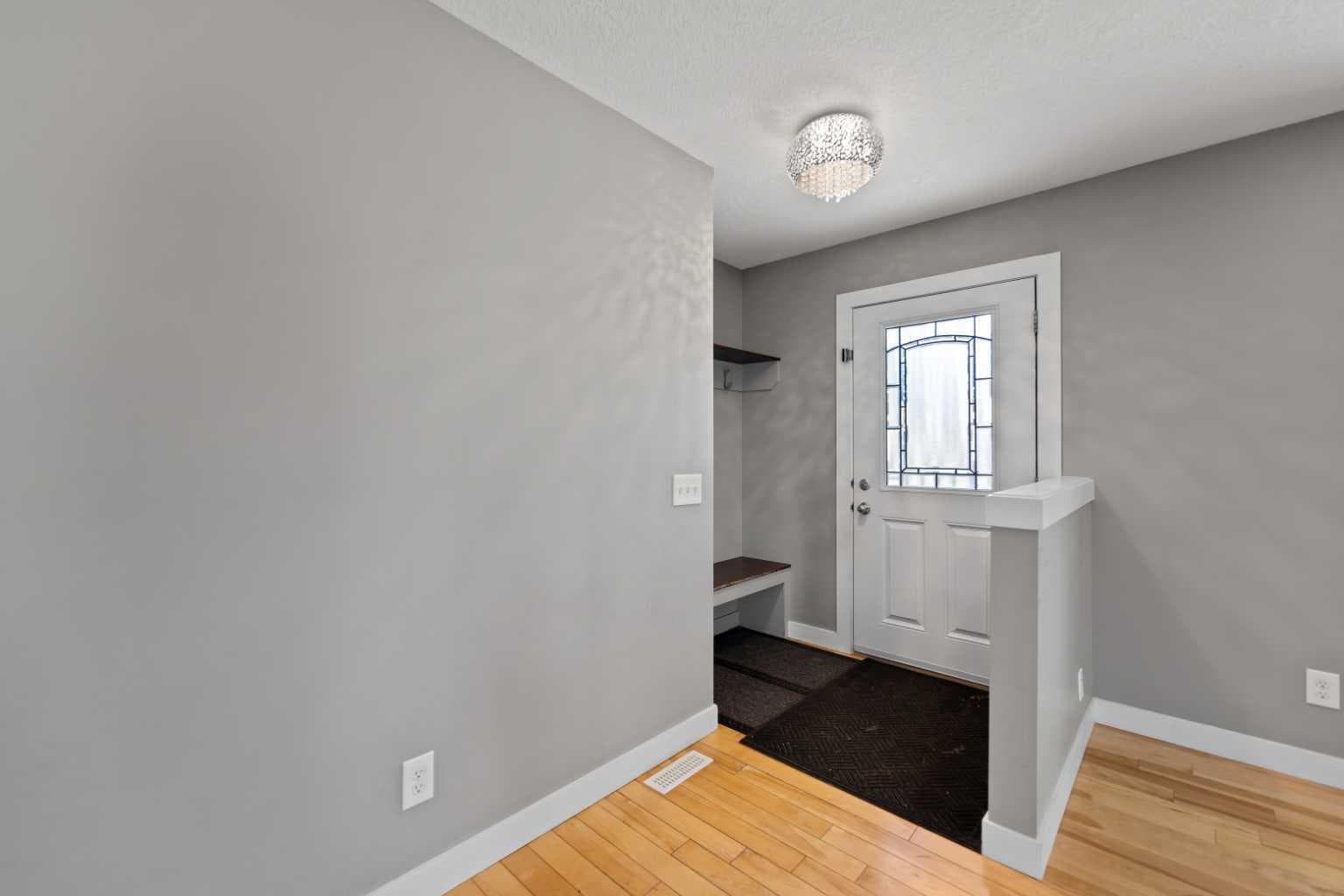 136 Maitland Drive NE — photo 2